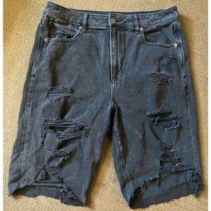 AMERICAN EAGLE MOM JEAN SHORTS DISTRESSED BLACK HOLEY FRAY LOOK 
Size 12